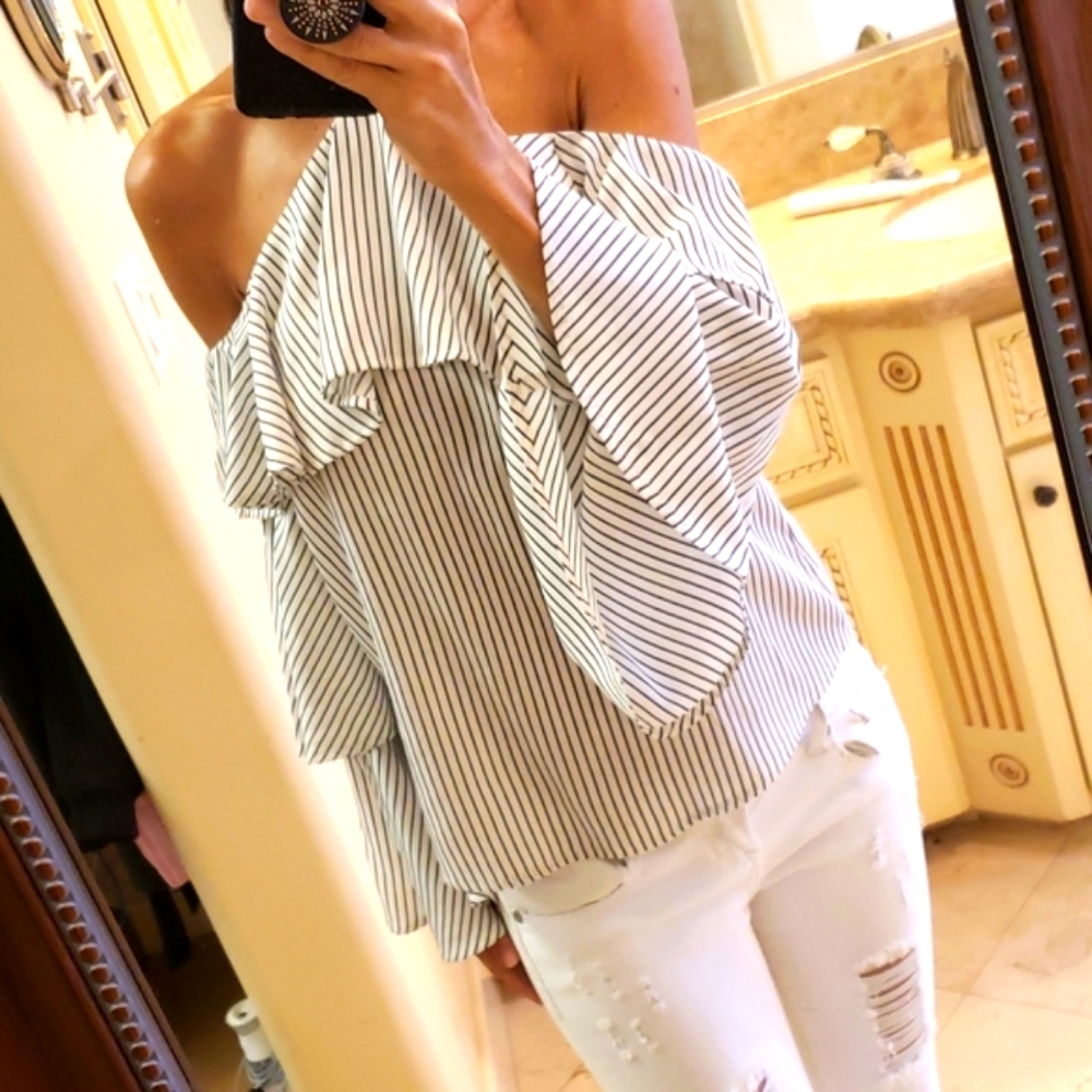 Express flouncy striped cold-shoulder blouse, XS - Picture 3 of 16